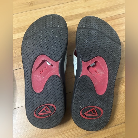 Women’s Reef flip flops - Picture 2 of 3